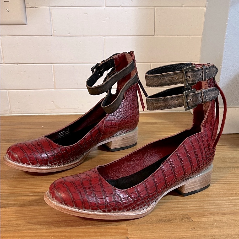 Freebird Maribel Red Crocodile Embossed Shoes Womens Size 11 Ankle Strap Leather - Picture 2 of 8